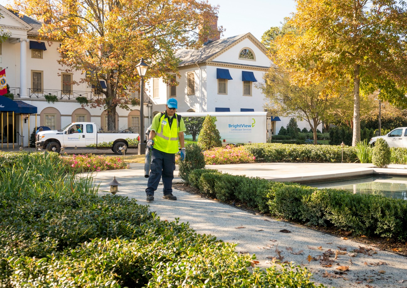 Colonial Williamsburg landscaping outsourcing